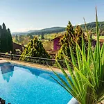Safari Village Hotel 3*