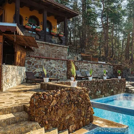 Safari Village Hotel 3*